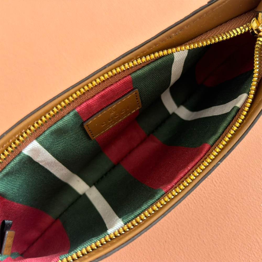 GG Emblem small shoulder bag