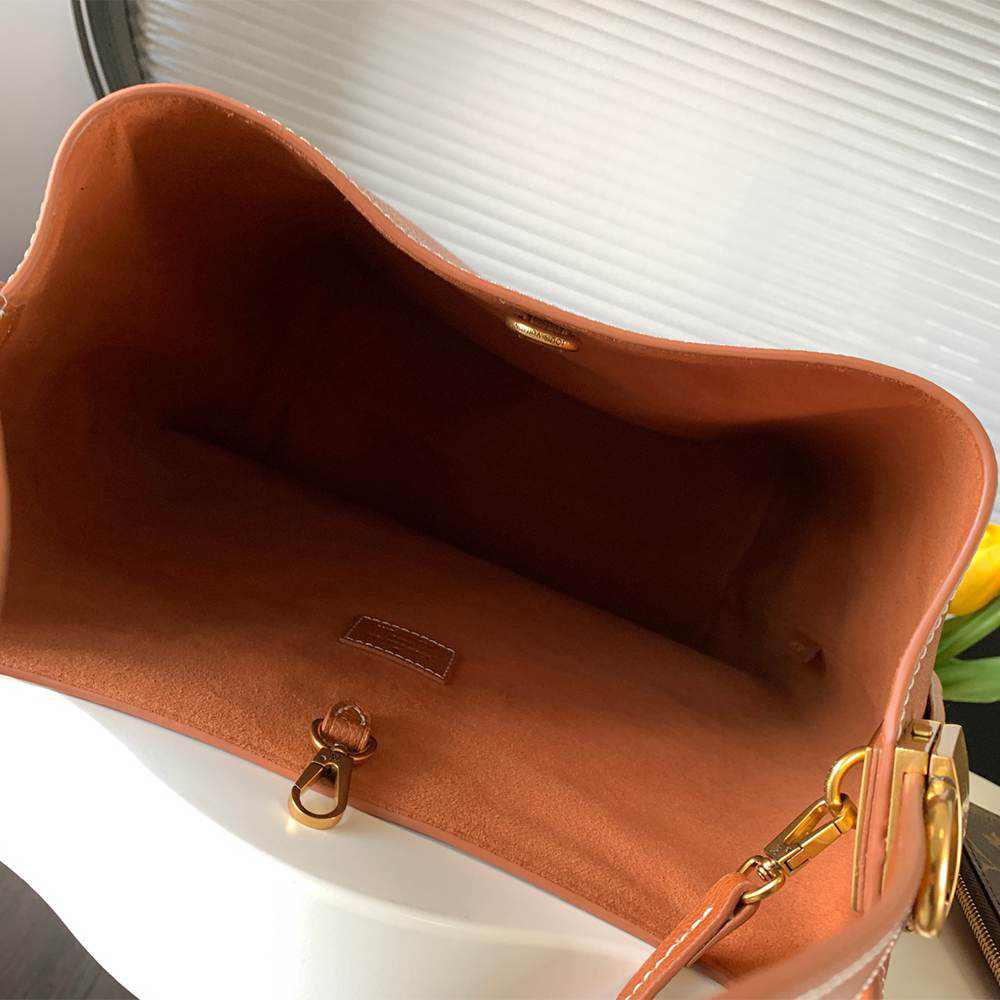 LV Low Key Hobo MM