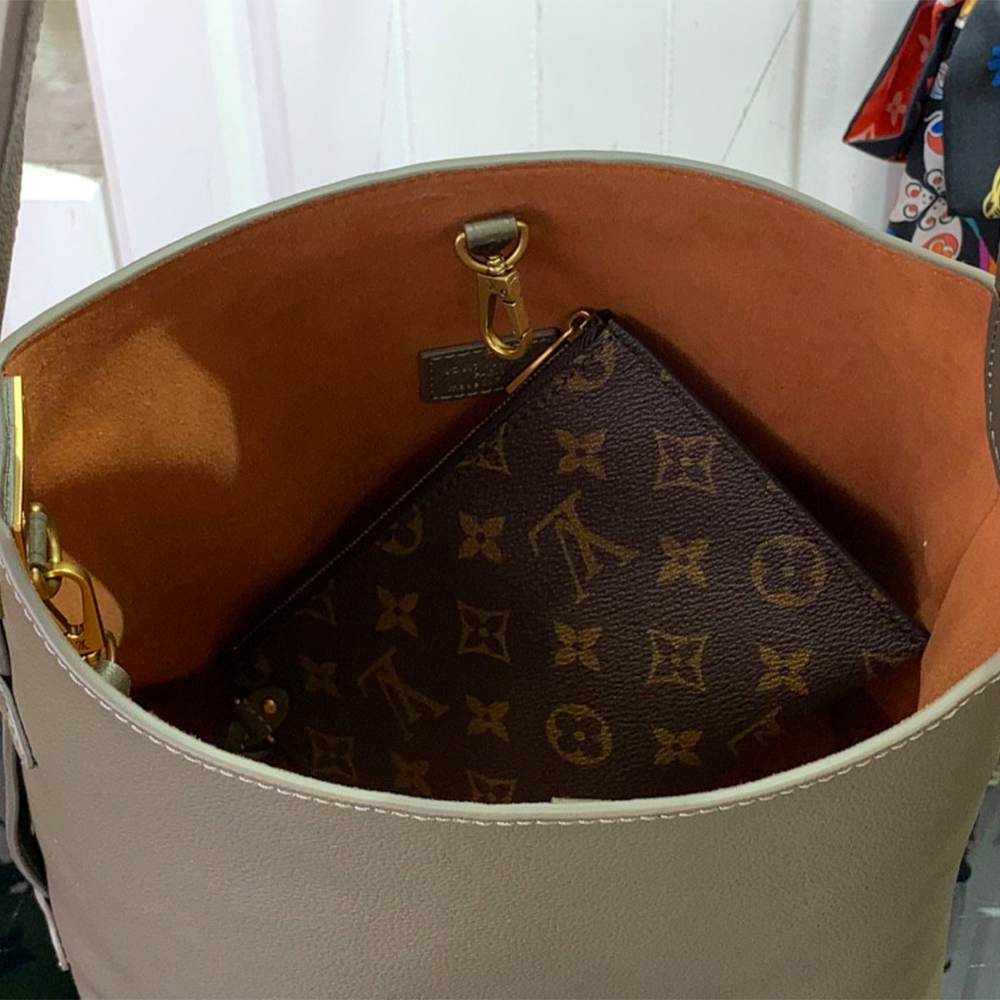 LV Low Key Hobo PM(HIGH-END GRADE)