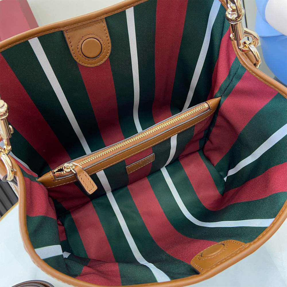 GG Emblem medium bucket bag