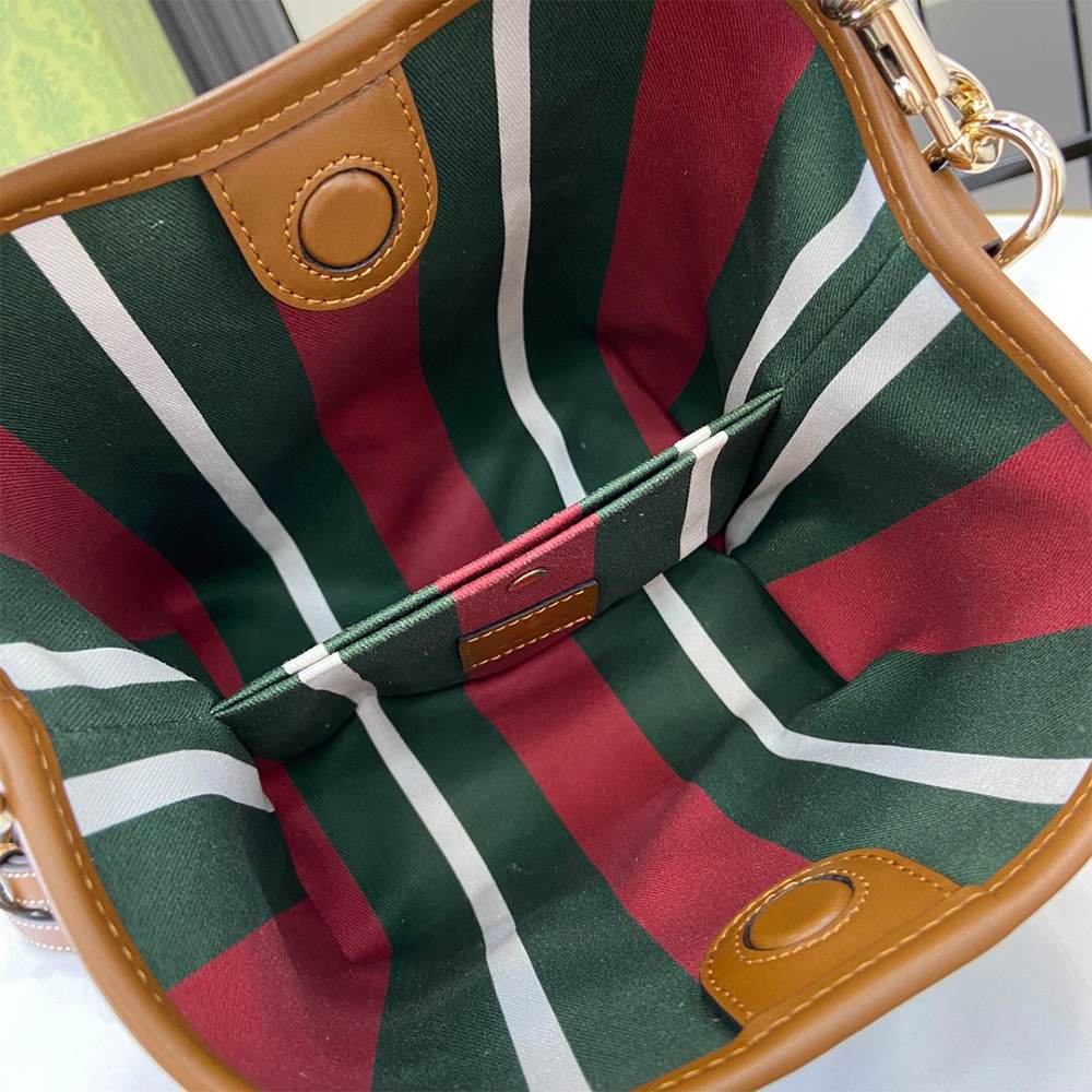 GG Emblem small bucket bag