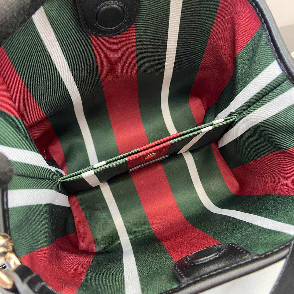 GG Emblem small bucket bag