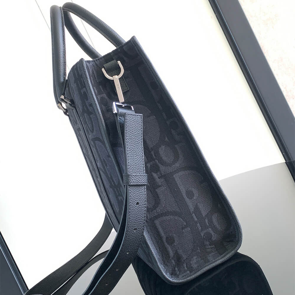 D10r East-West Tote Bag