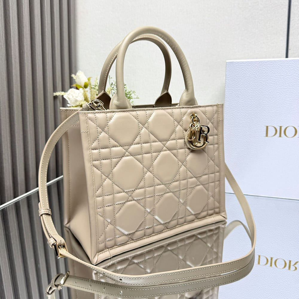 D10r Small D10r Book Tote