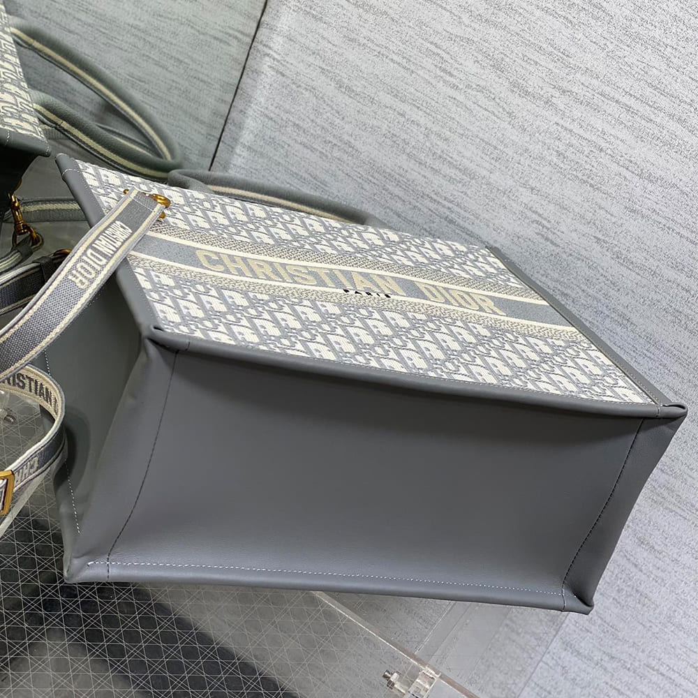 D10r Medium D10r Book Tote