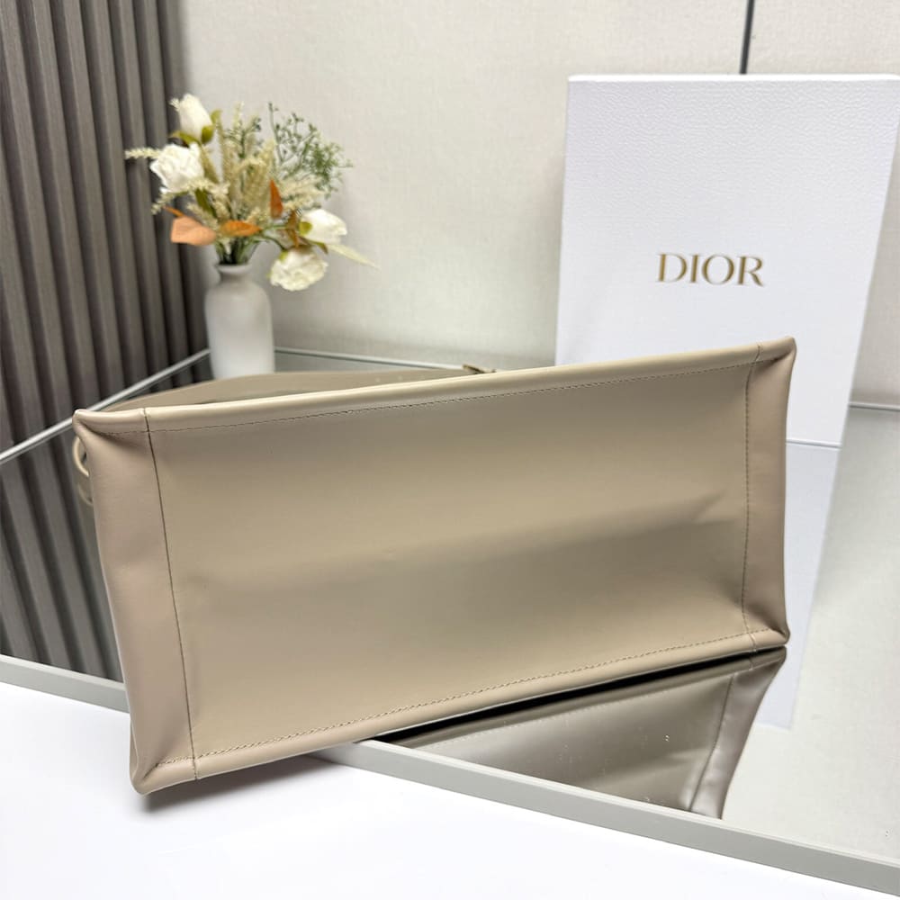 D10r Medium D10r Book Tote