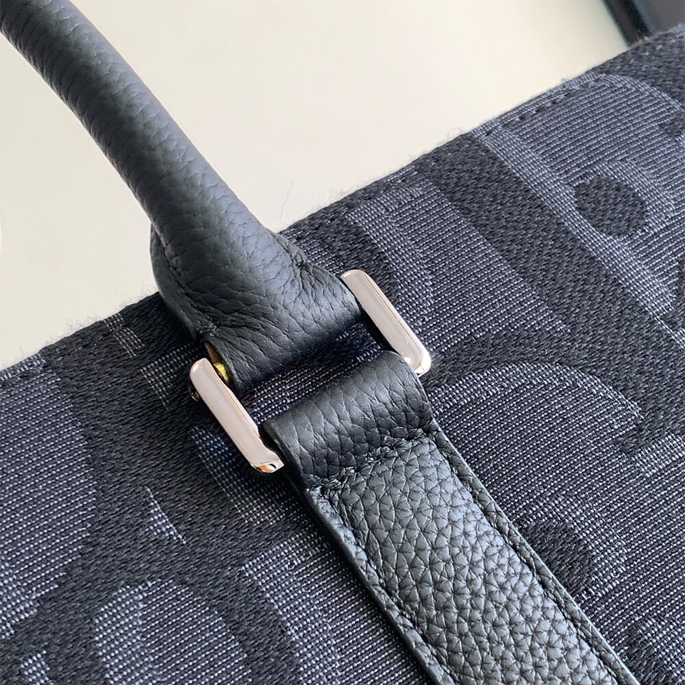 D10r East-West Tote Bag
