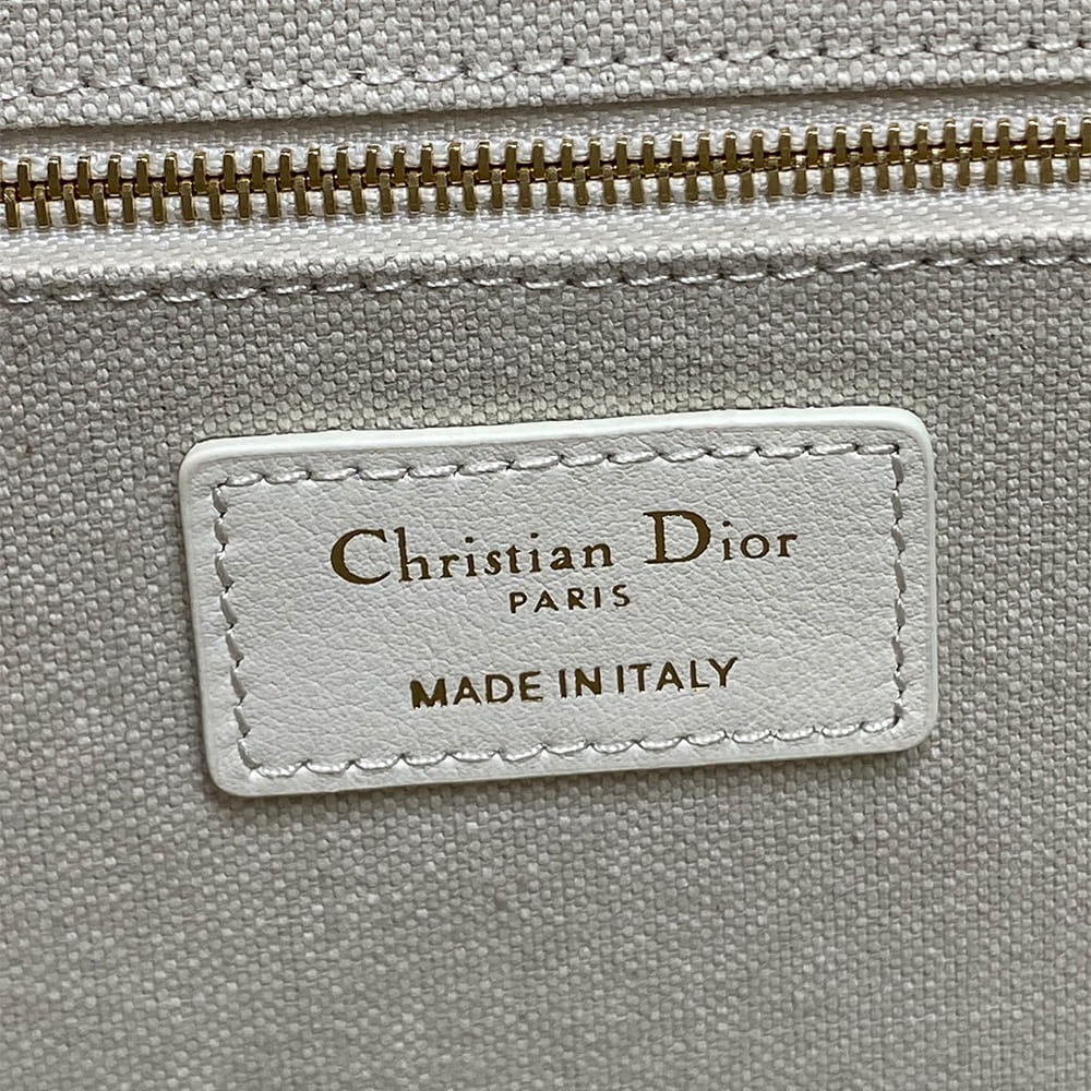D10r Lucky Medium D10r Book Tote