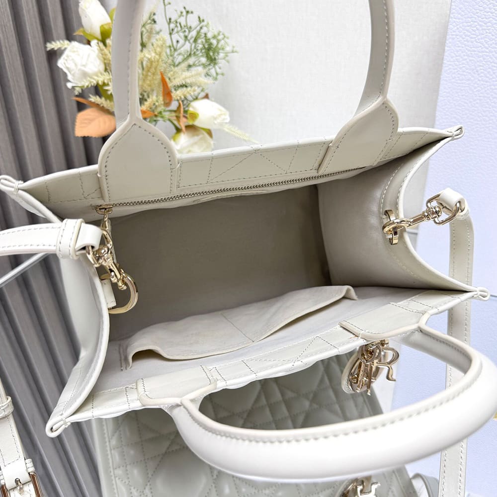 D10r Small D10r Book Tote