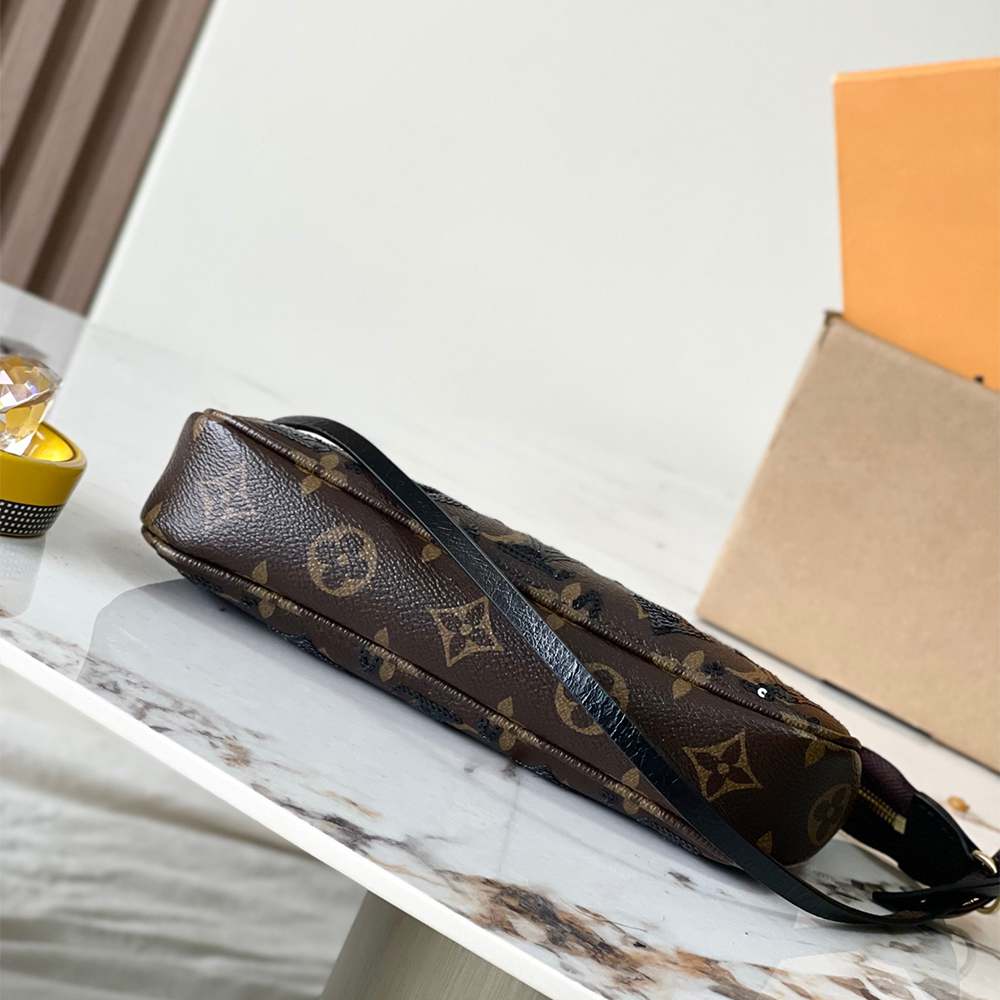 LV Pochette Accessoires