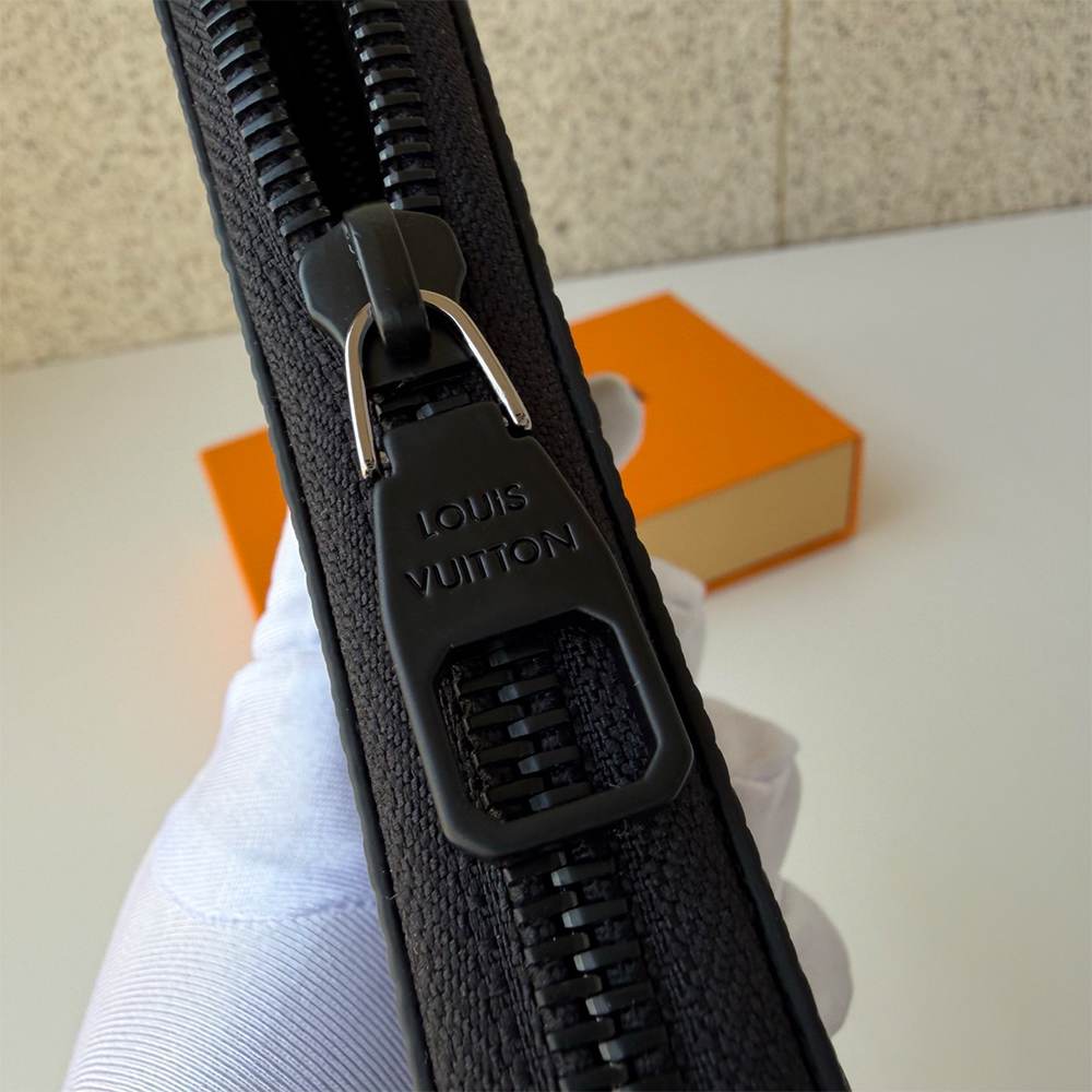 LV Zippy Wallet Horizontal