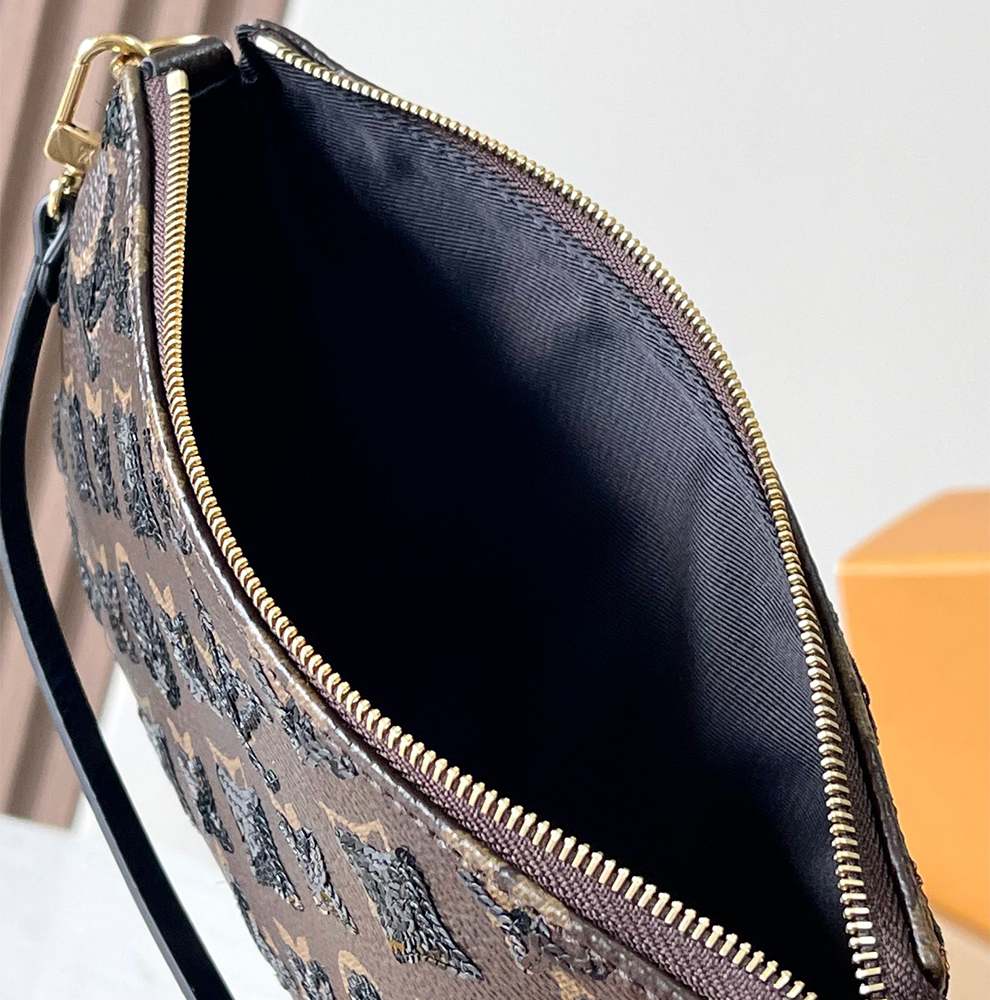 LV Pochette Accessoires