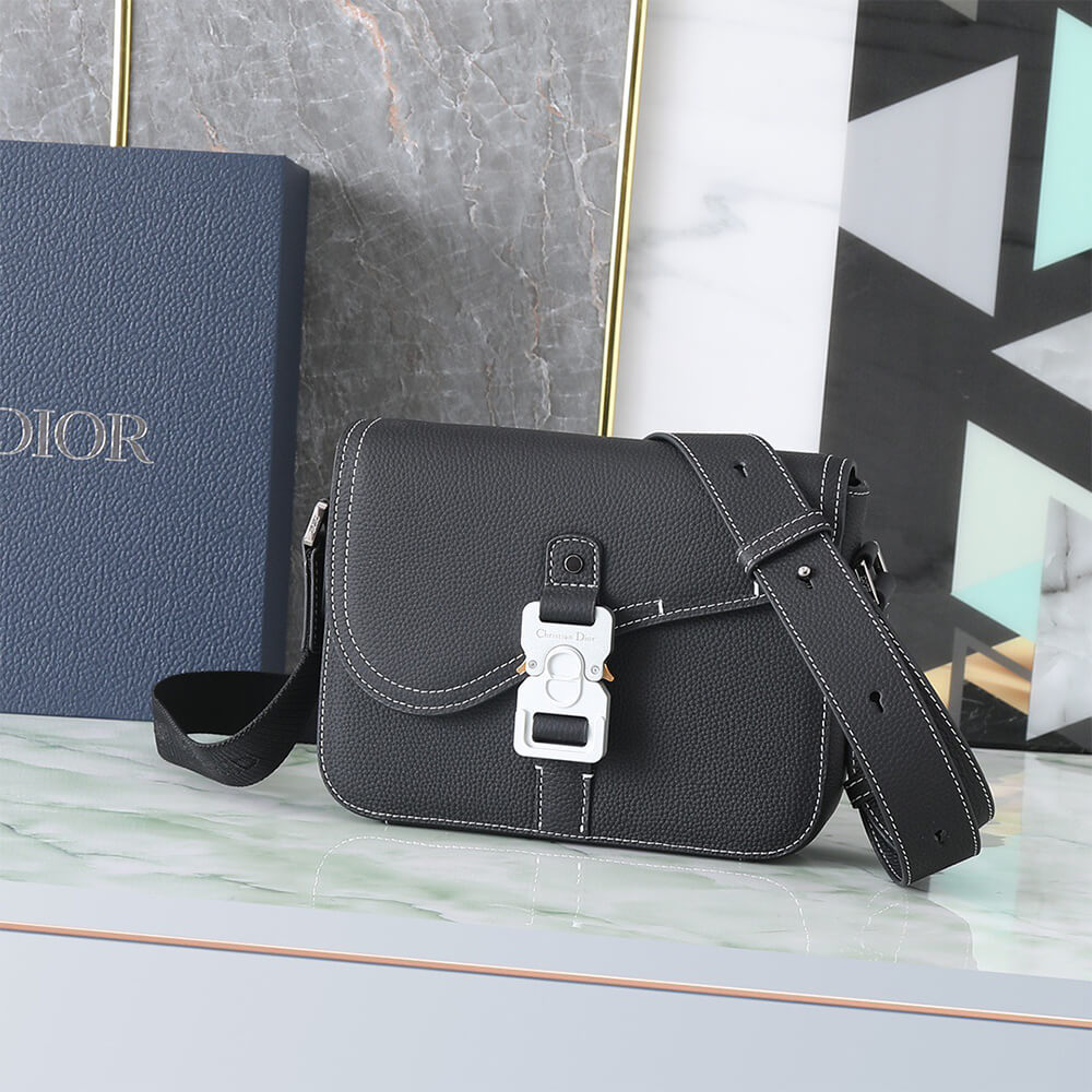 D10r Small Saddle Messenger Bag with Flap