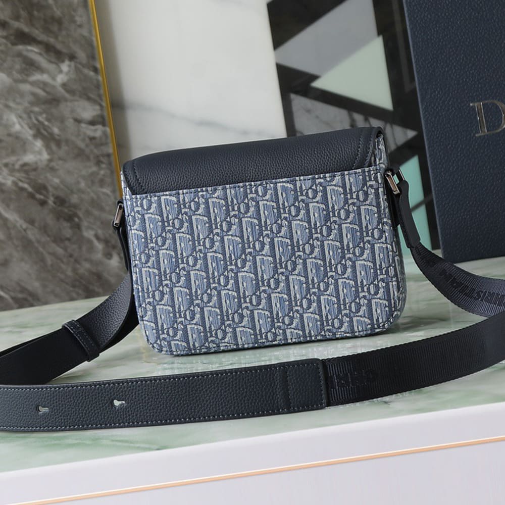 D10r Small Saddle Messenger Bag with Flap