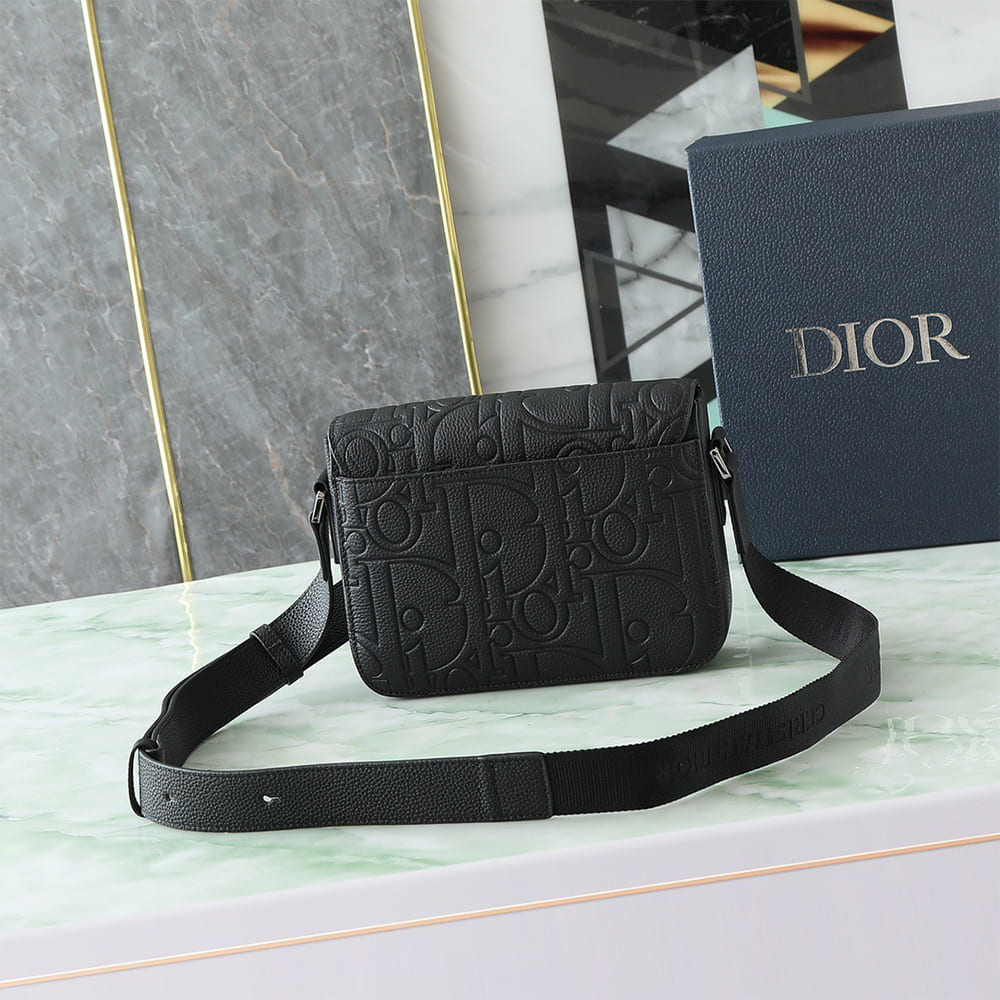 D10r Small Saddle Messenger Bag with Flap