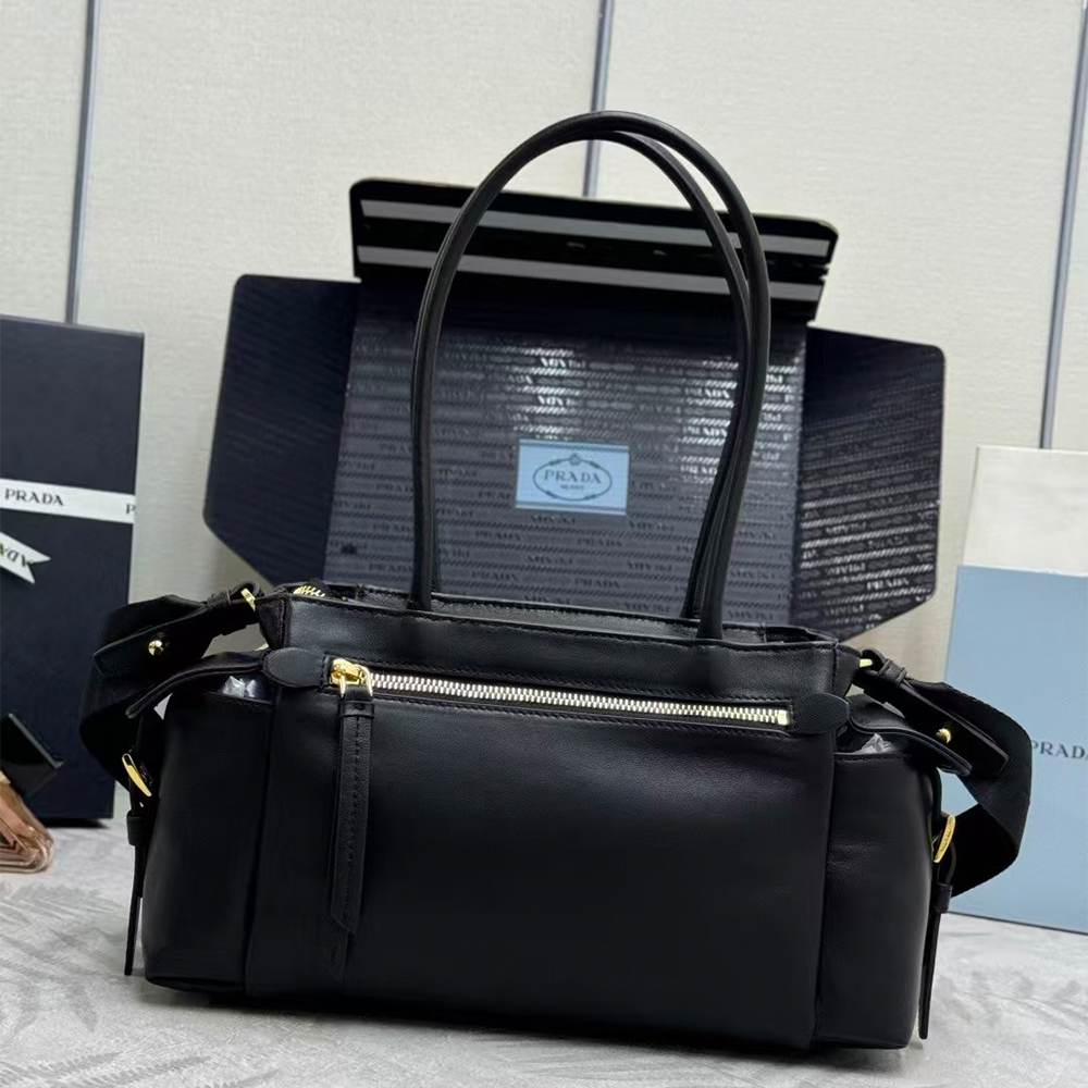 Pra*a Explore medium nappa leather tote bag(HIGH-END GRADE)