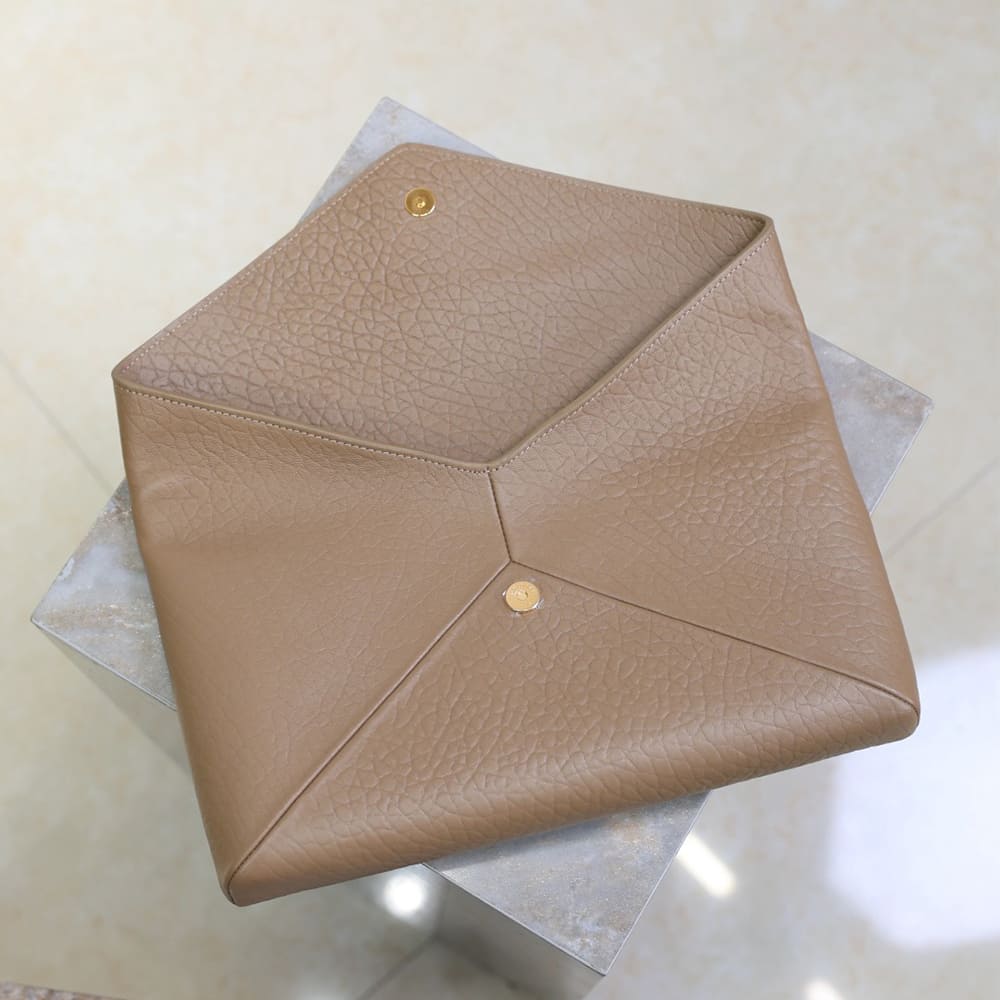 Y51 CASSANDRE large envelope pouch in lambskin