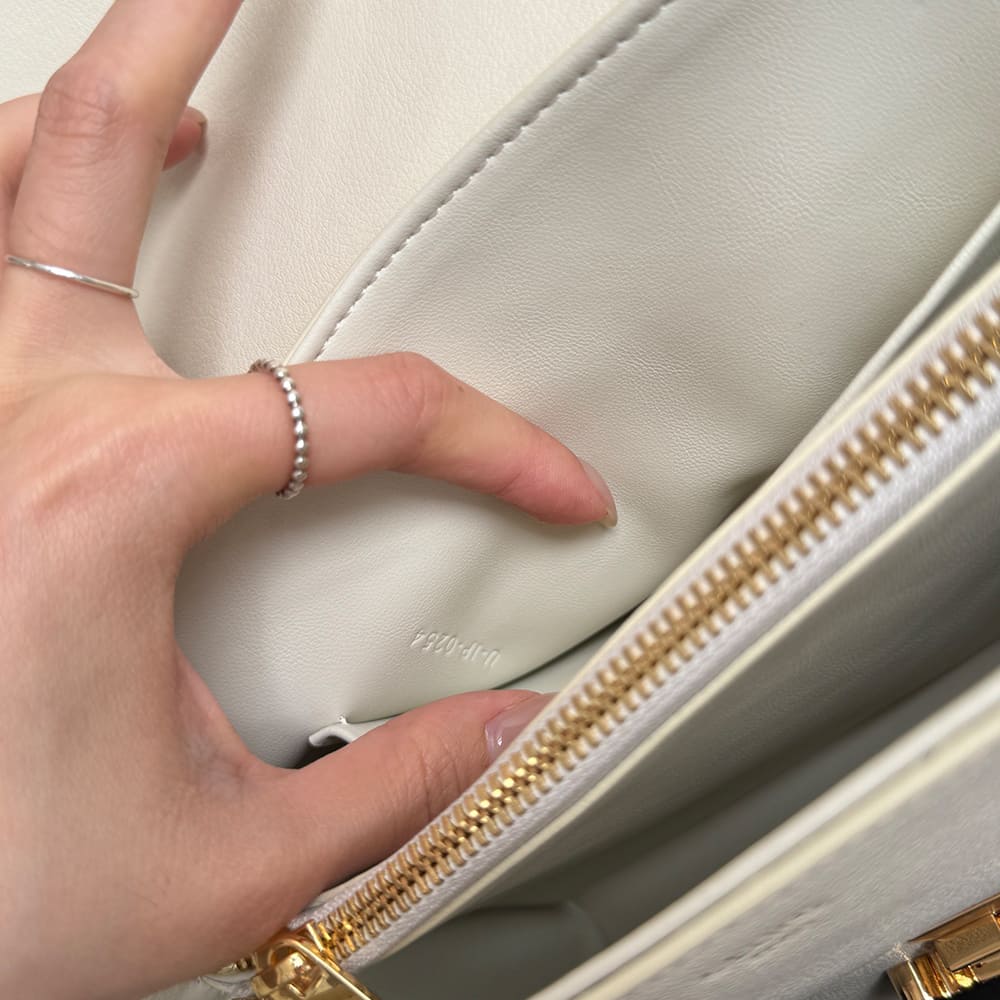 Ce1i*e MEDIUM NINO BAG IN SMOOTH SATINATED CALFSKIN(HIGH-END GRADE)