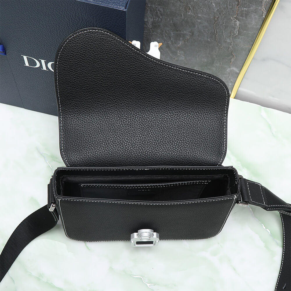 D10r Small Saddle Messenger Bag with Flap