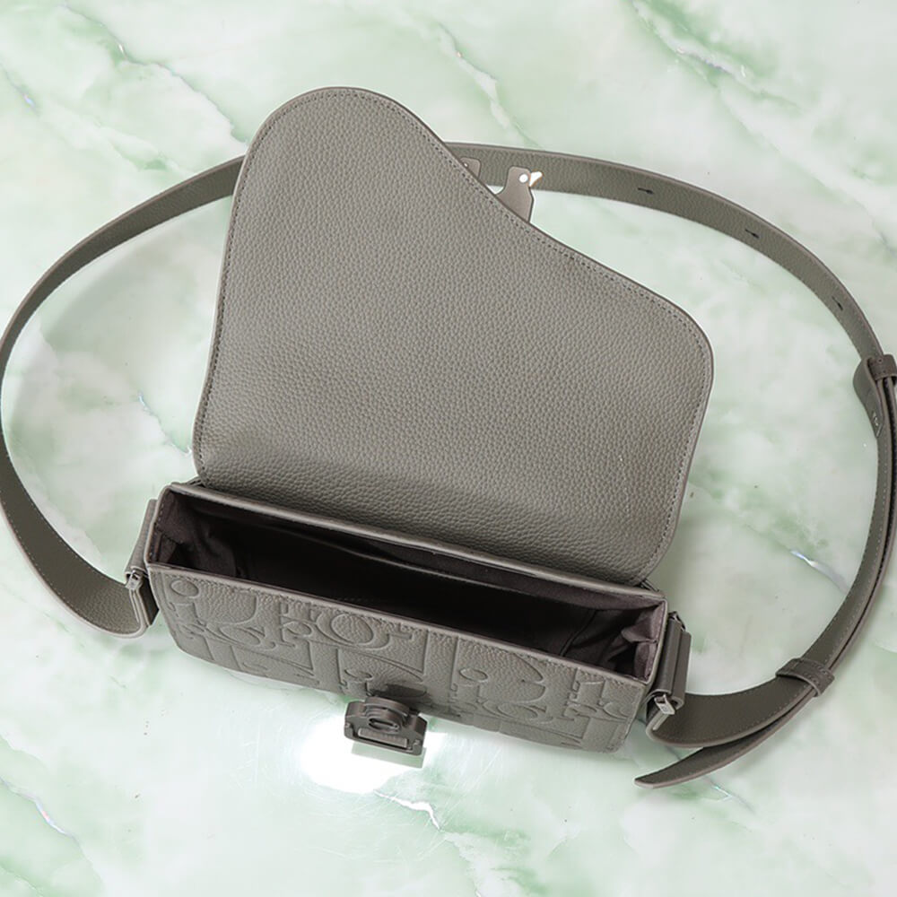 D10r Small Saddle Messenger Bag with Flap