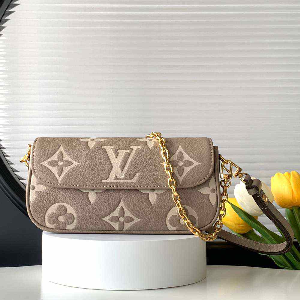 LV Wallet On Chain Ivy
