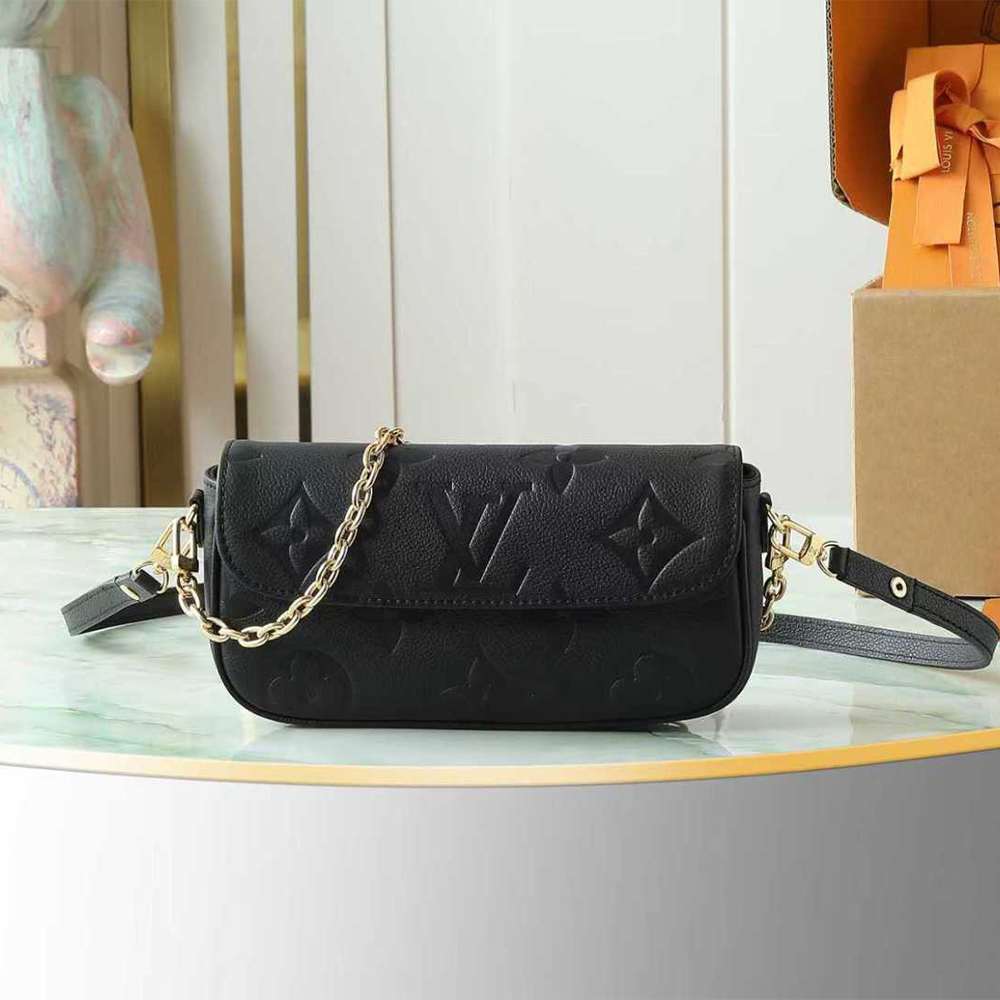 LV Wallet On Chain Ivy
