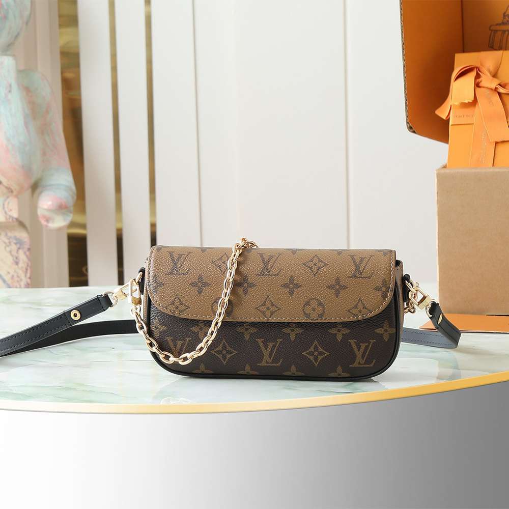 LV Wallet On Chain Ivy