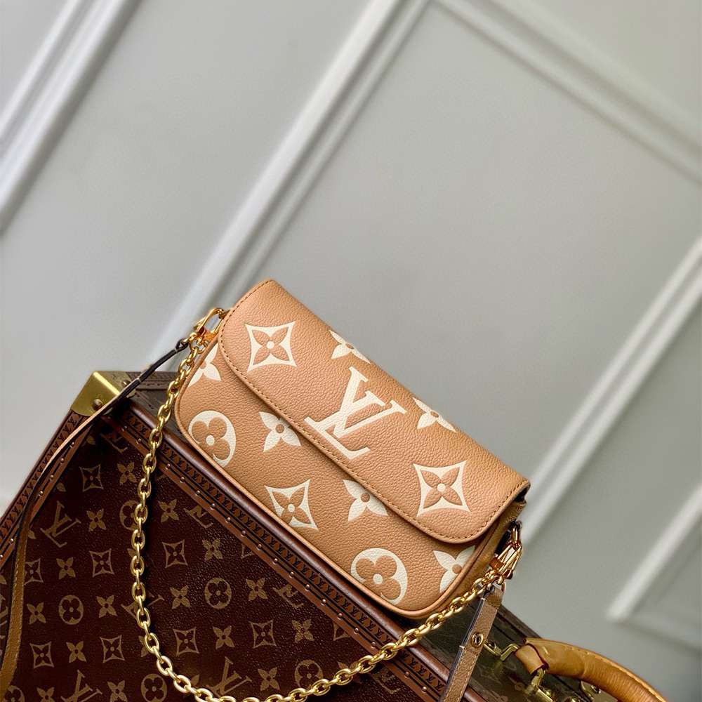 LV Wallet On Chain Ivy