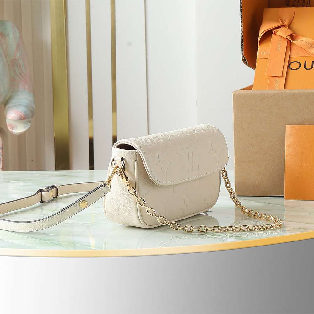 LV Wallet On Chain Ivy
