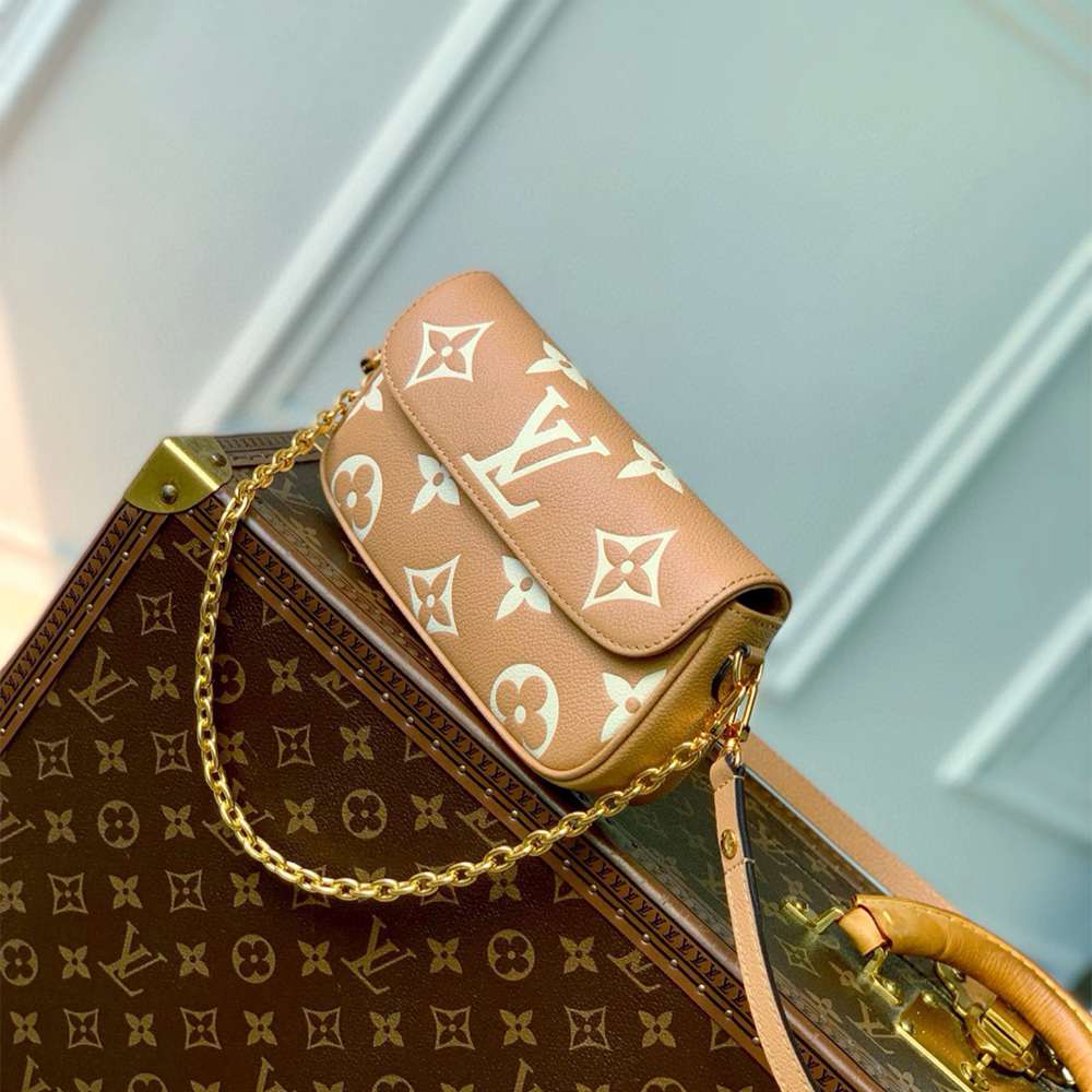 LV Wallet On Chain Ivy