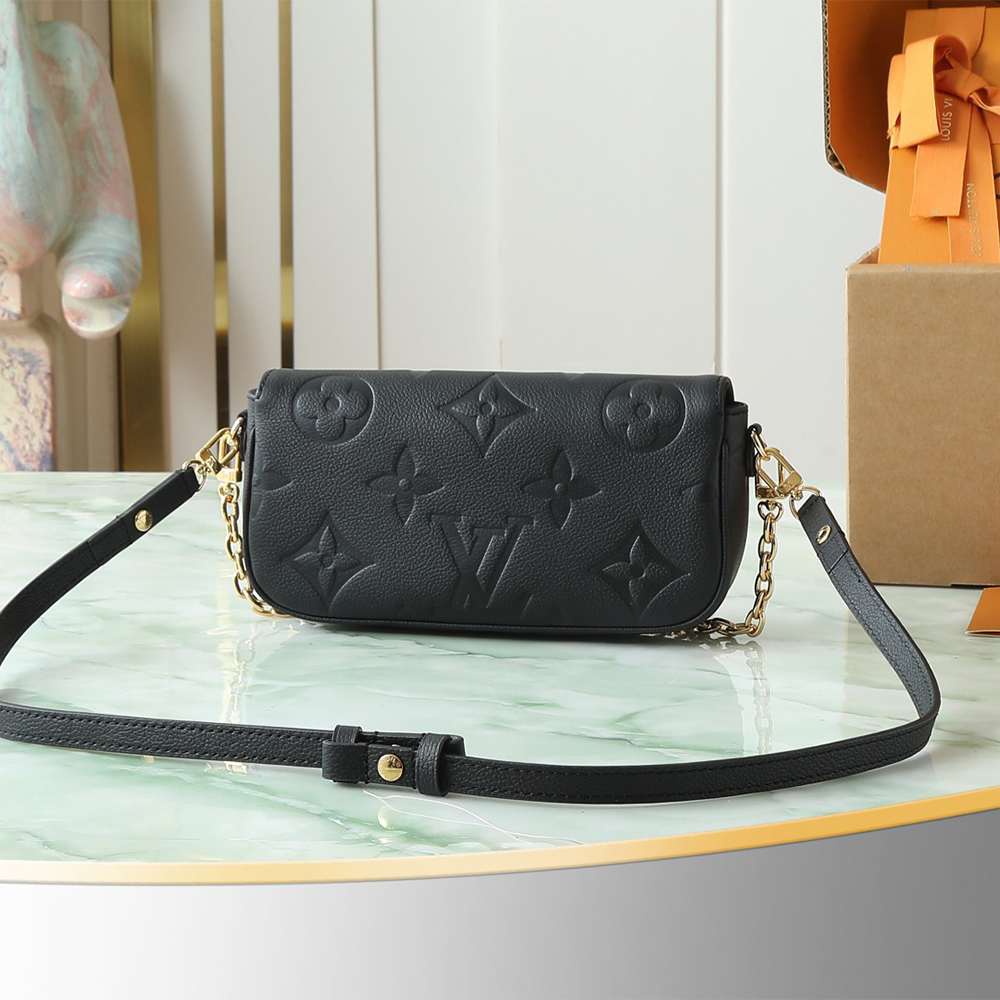 LV Wallet On Chain Ivy