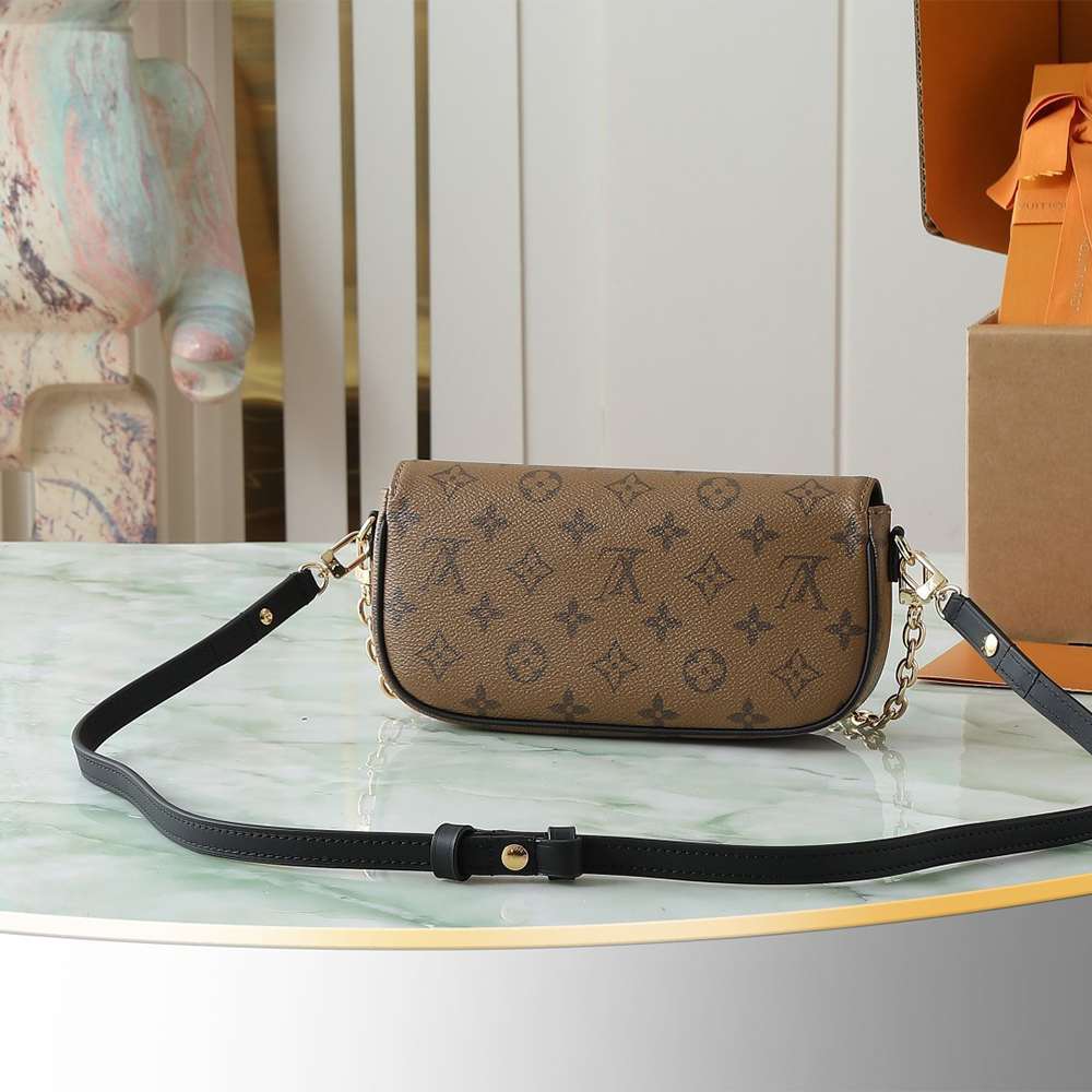 LV Wallet On Chain Ivy