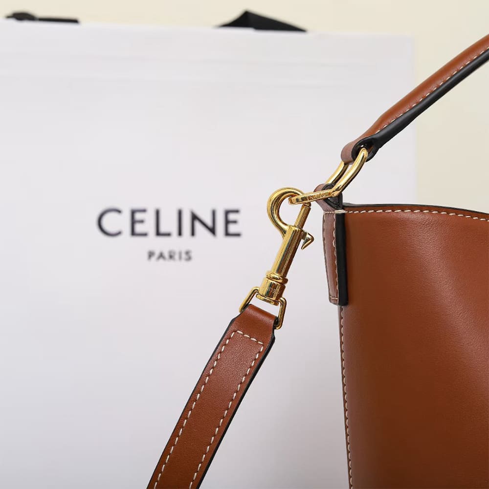 Ce1i*e SMALL BUCKET L0visE IN SMOOTH CALFSKIN(HIGH-END GRADE)