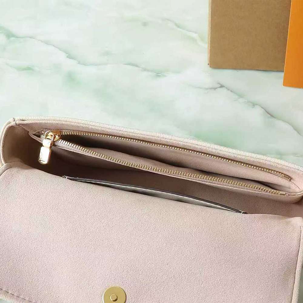 LV Wallet On Chain Ivy