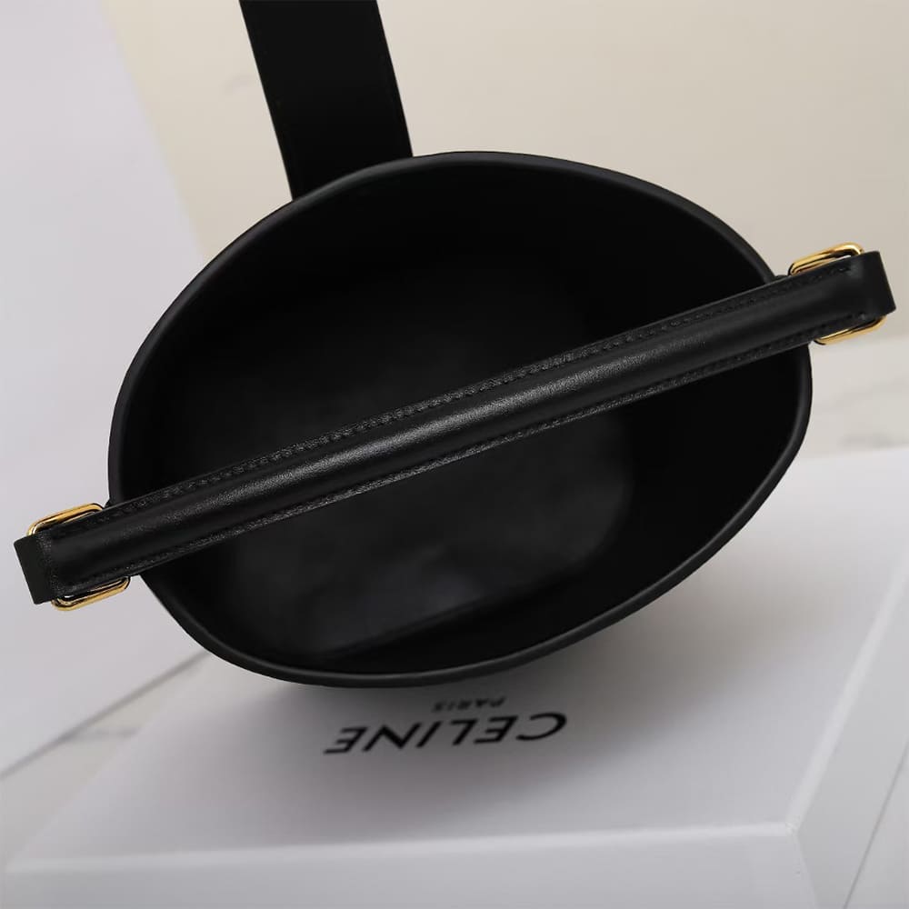 Ce1i*e SMALL BUCKET L0visE IN SMOOTH CALFSKIN(HIGH-END GRADE)