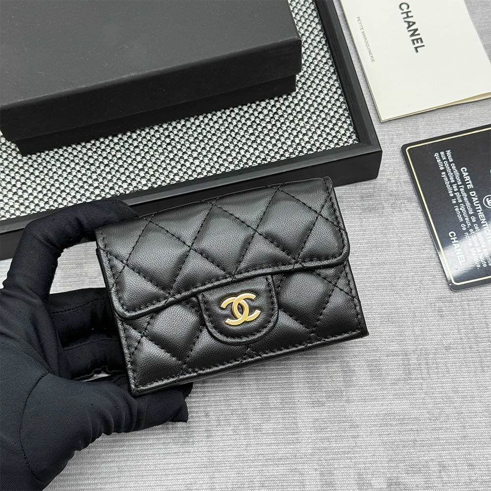 Ch**el Matelasse Classic Small Flap Tri-fold wallet