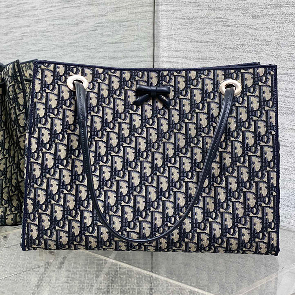 D10r Medium Shopping Bag