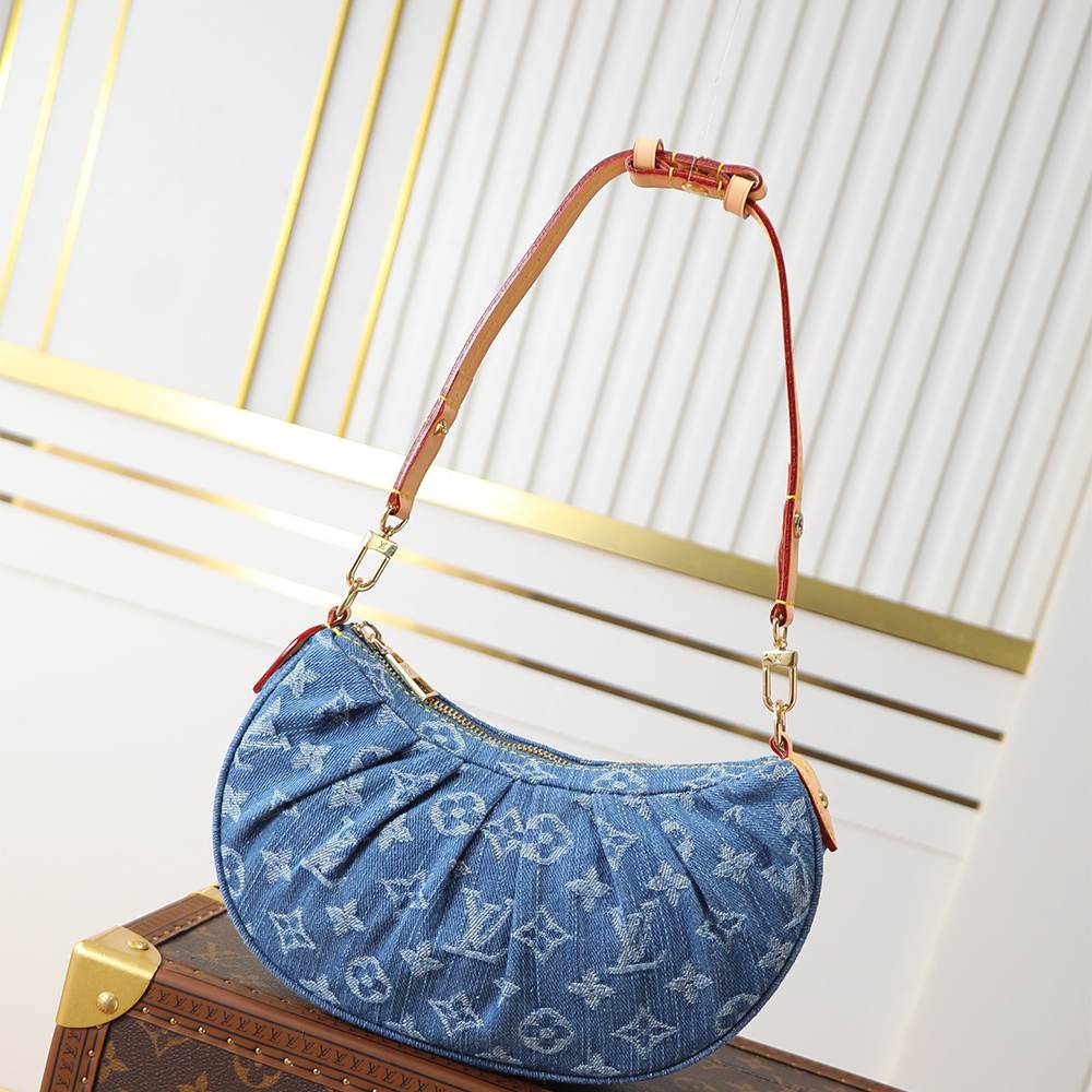 LV Pochette Valley