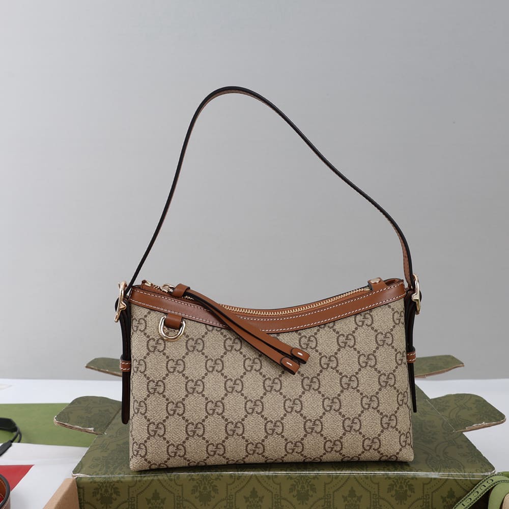 Gvc*1 GG Emblem small shoulder bag