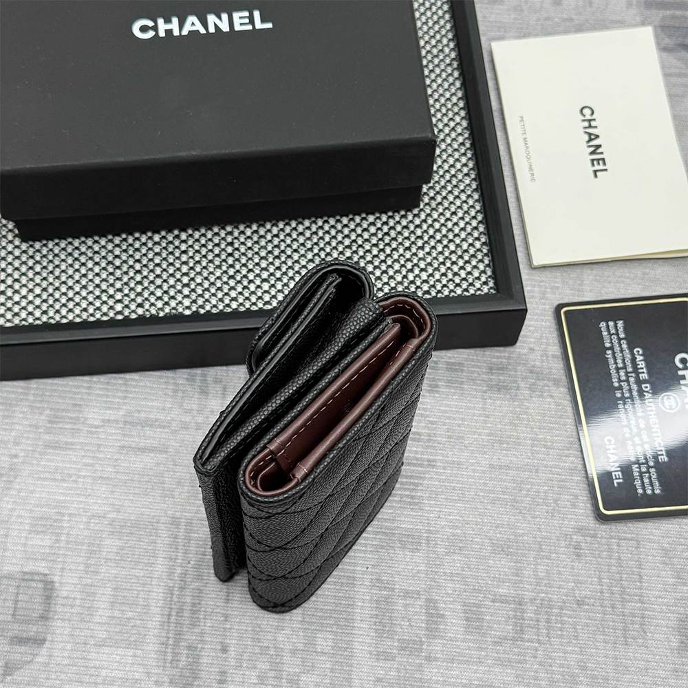 Ch**el Matelasse Classic Small Flap Tri-fold wallet