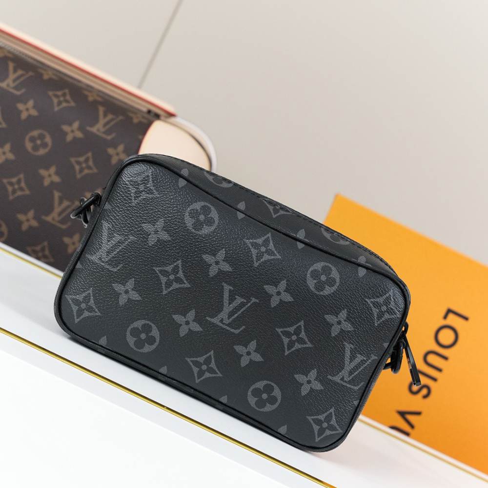 LV Trocadéro Wearable Wallet