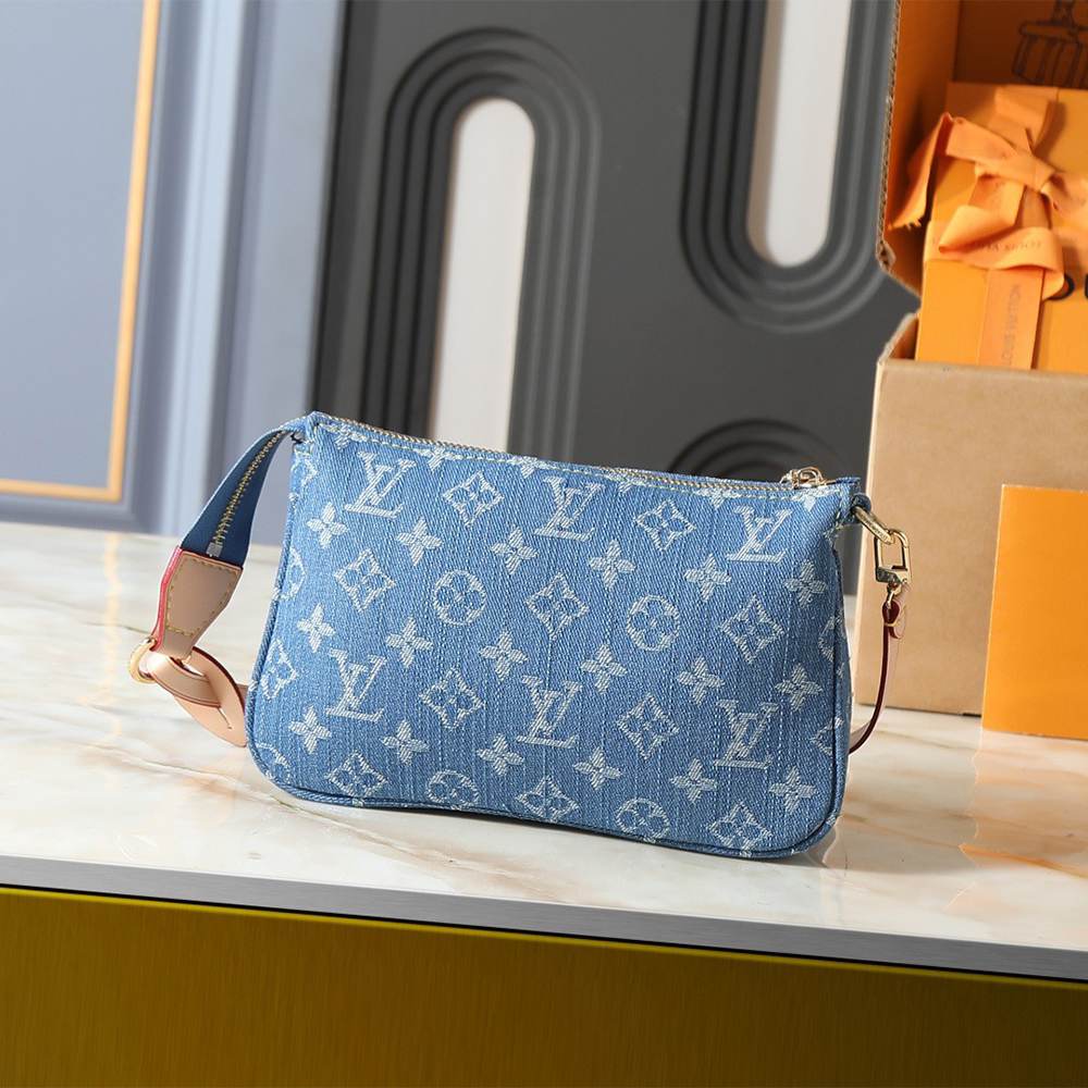 LV Pochette Accessoire Cargo