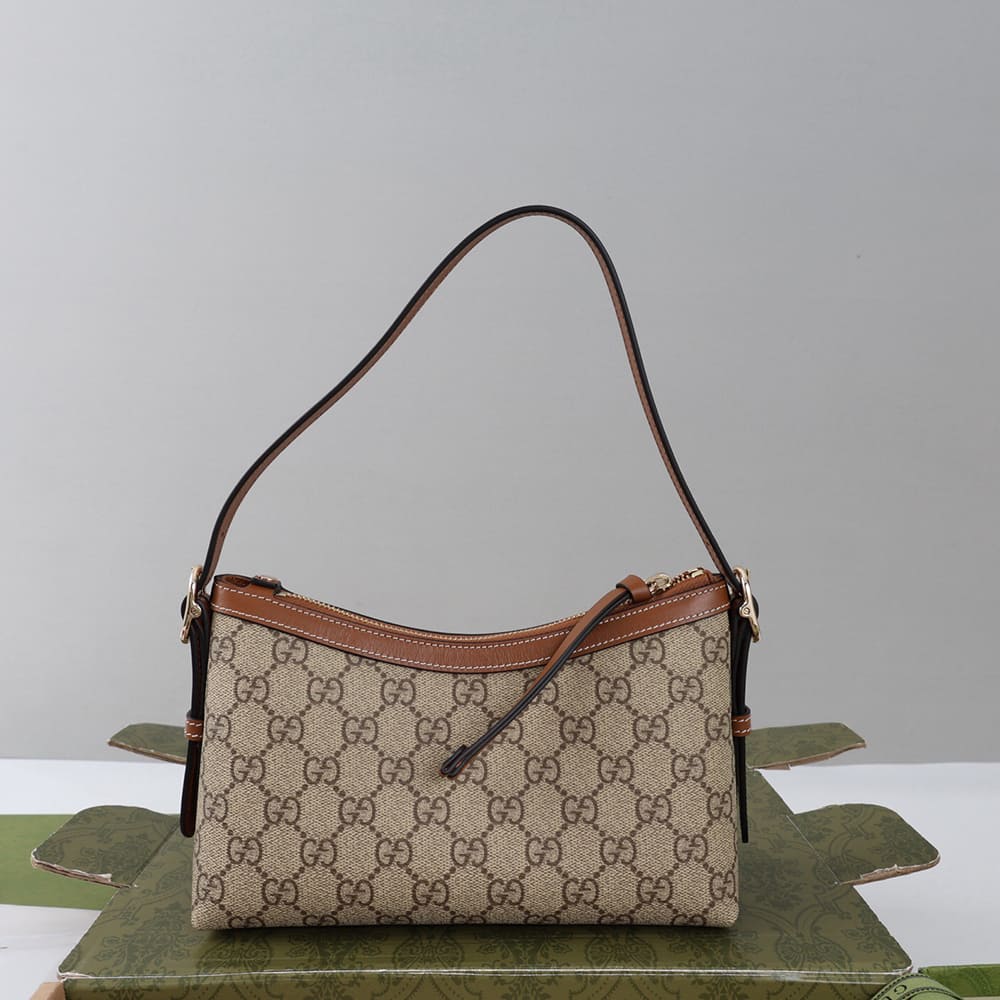 Gvc*1 GG Emblem small shoulder bag