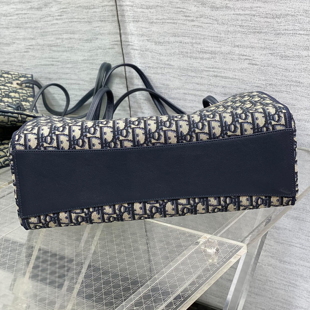 D10r Medium Shopping Bag