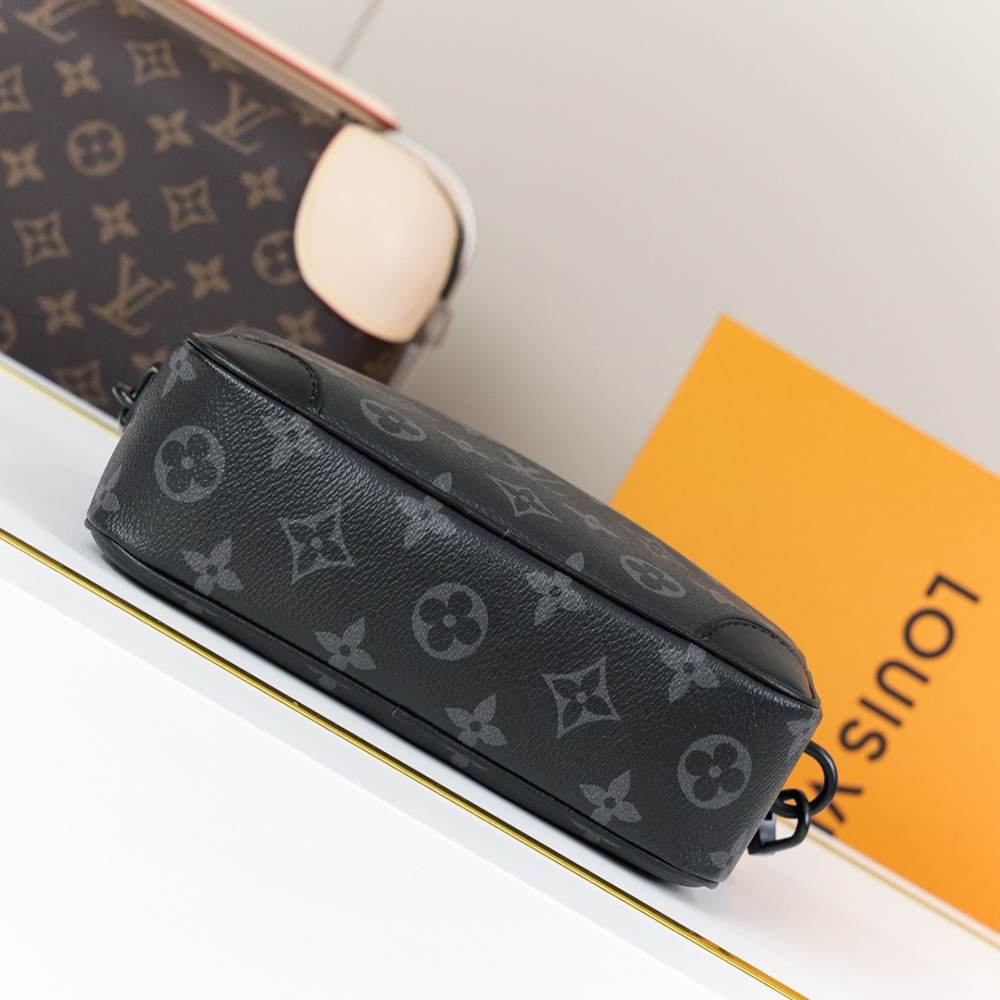 LV Trocadéro Wearable Wallet