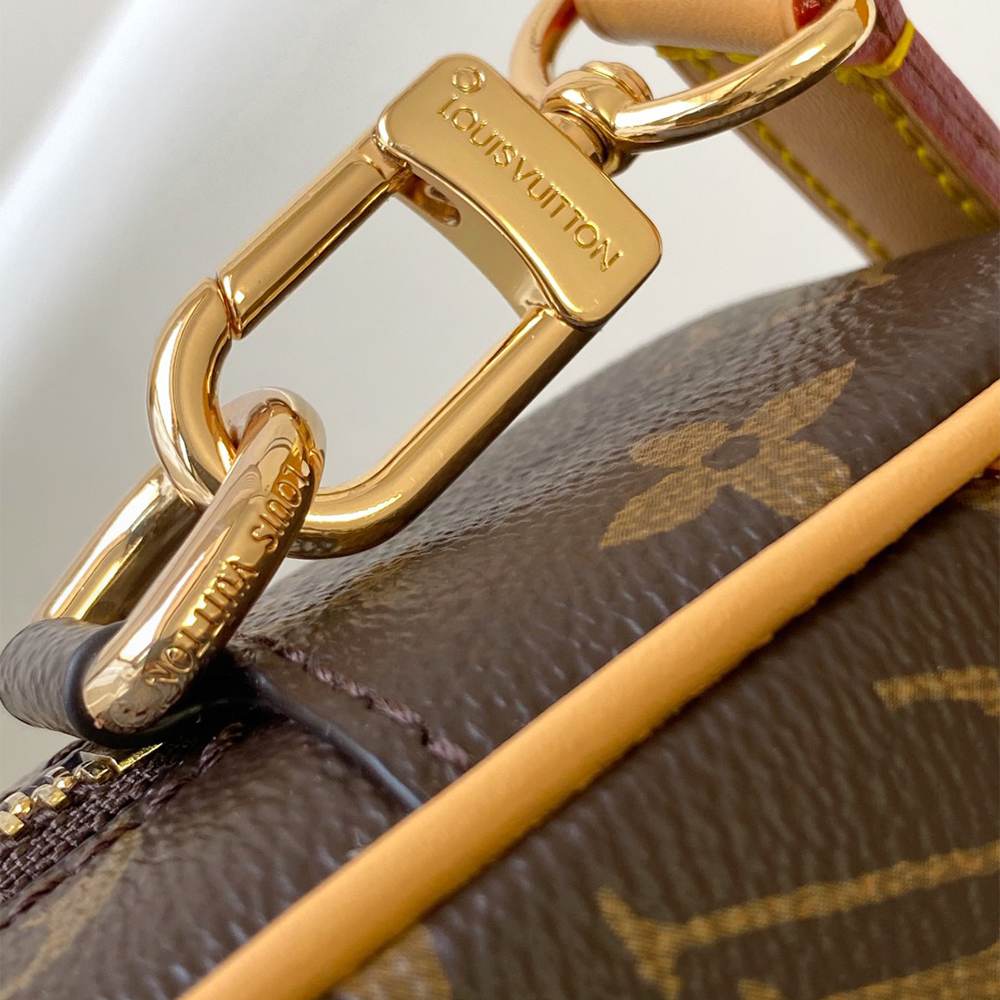 LV Trocadéro Wearable Wallet