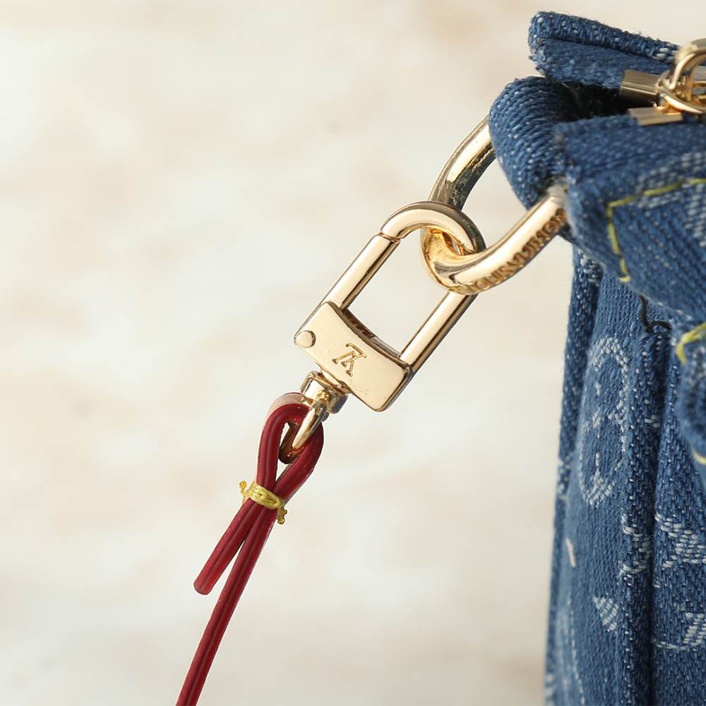 LV Pochette Accessoire Cargo