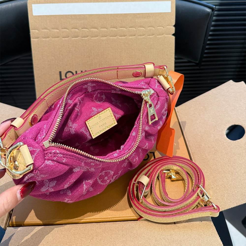 LV Pochette Valley