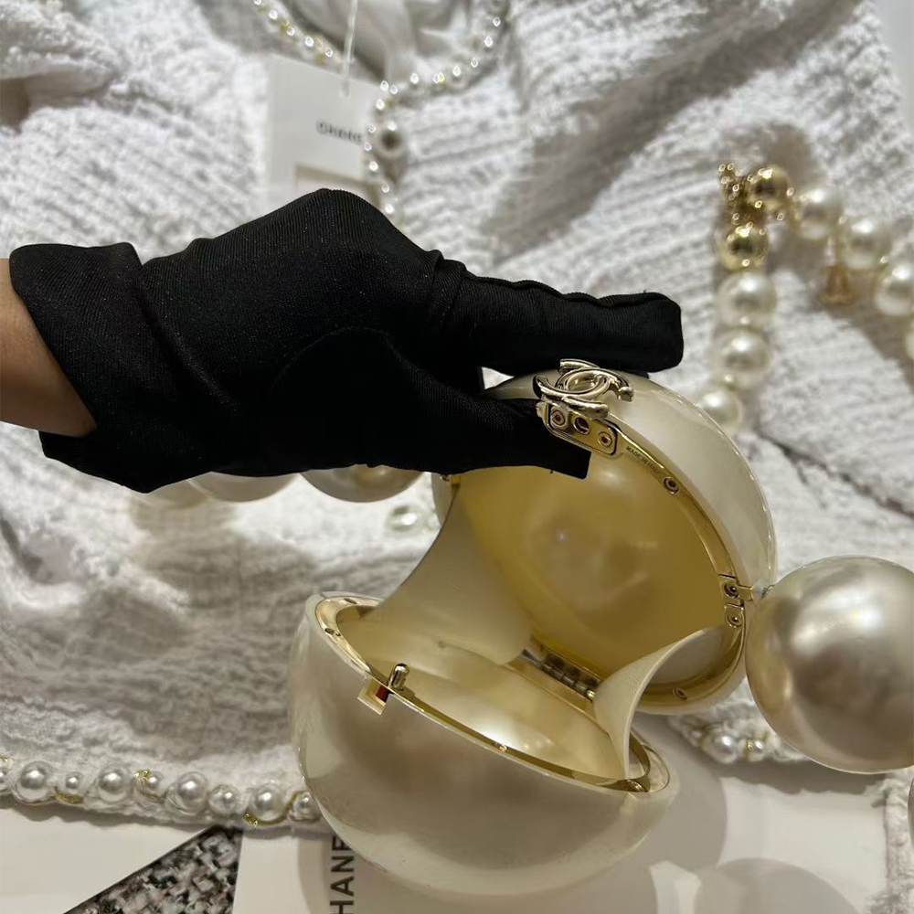 Ch**el Pearl Necklace Clutch Bag(HIGH-END GRADE)