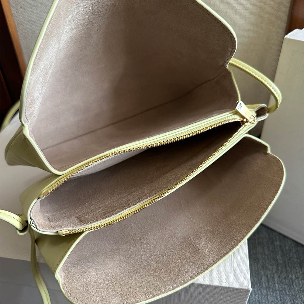 Ce1i*e TRIO FLAP IN Smooth Lambskin(HIGH-END GRADE)